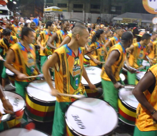 Arte no Dique lança série documental sobre participação de alunos nos Carnavais de Salvador