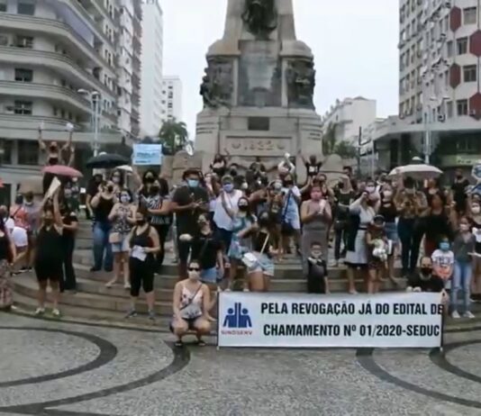 Vídeo: Servidores municipais da Educação de Santos promovem greve de 24 horas nesta quinta-feira