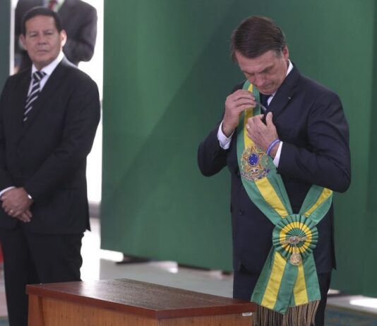 TSE julga duas ações que pedem cassação da chapa Bolsonaro e Mourão