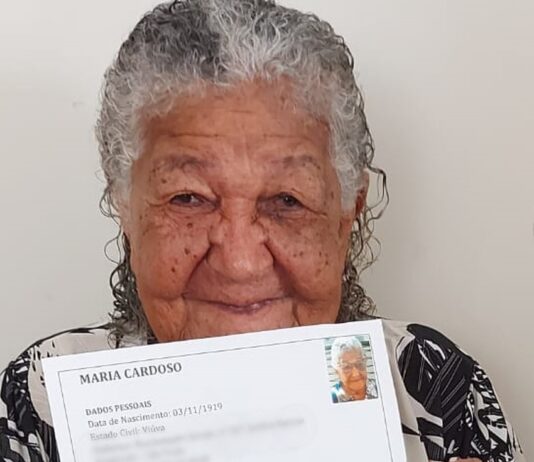 Idosa de 101 anos entrega currículo em busca de emprego e viraliza nas redes