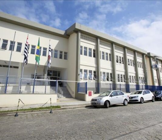Juiz em Peruíbe manda prender professor em audiência por abuso sexual de menores