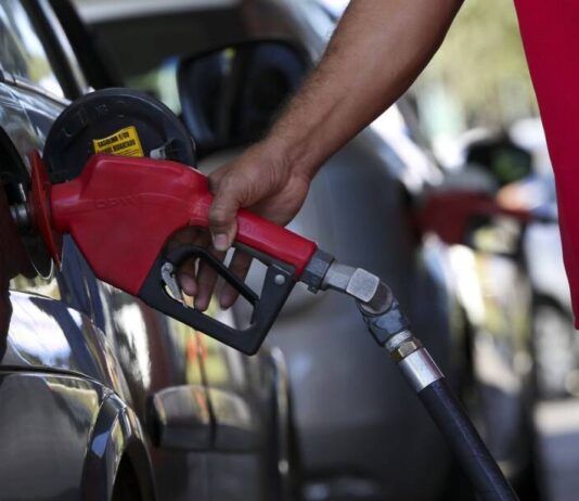 Novo aumento: Governo Bolsonaro reajusta preço da gasolina e do diesel pela quarta vez este ano