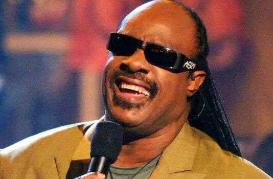 Stevie Wonder vai mudar dos EUA para Gana para proteger a família do racismo