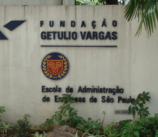 Ex-aluno da Fundação Getúlio Vargas é condenado por racismo após chamar colega negro de “escravo”