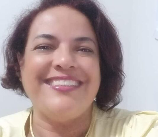 Após diagnóstico de infecção de garganta e urinária, professora morre por complicações da Covid-19