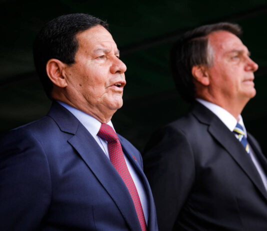 MP pede ao Tribunal de Contas da União que Mourão assuma funções de Bolsonaro