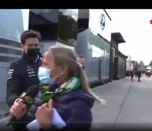 Mariana Becker da Band perde a concentração ao vivo com executivo bonitão da Mercedes Benz; veja vídeo