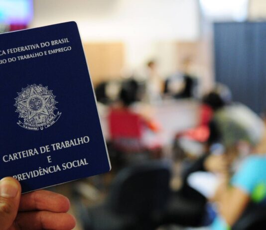 IBGE: brancos ganharam 73,3% a mais que pretos e pardos em 2020, aponta pesquisa