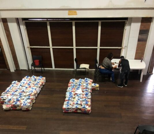 Arte no Dique já conseguiu arrecadar 60% das mil cestas básicas para moradores da Vila Gilda