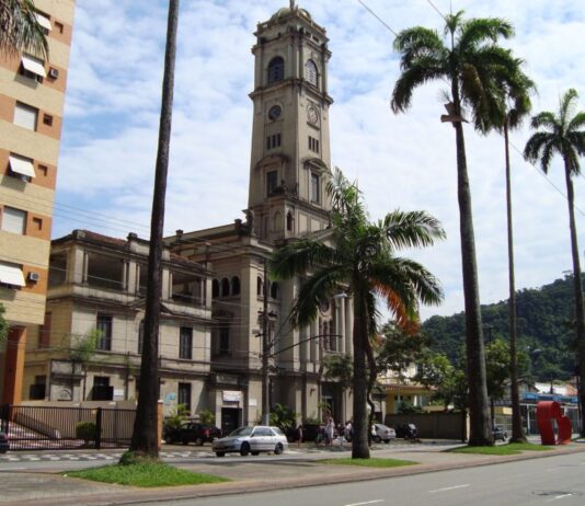 No momento mais crítico da pandemia, quatro cidades da Baixada liberam cultos presenciais