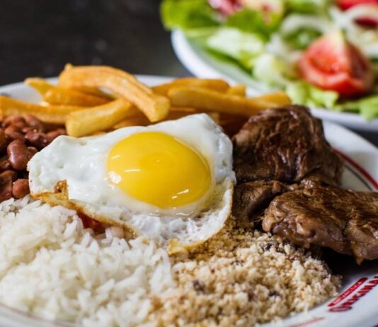 Arroz e feijão ficaram 60% mais caros em um ano, diz estudo da Fundação Getúlio Vargas