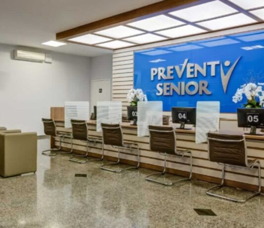 Ex-médicos da Prevent Senior dizem que empresa pressionava funcionários a receitarem “Kit Covid”