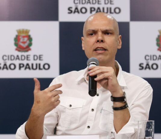Bruno Covas é enterrado em Santos ao lado de seu avô, Mario Covas