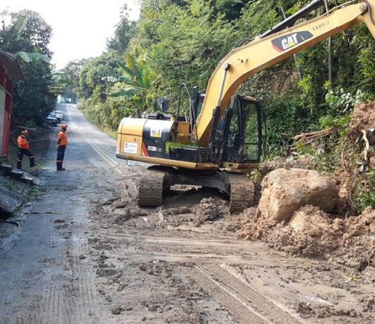 Chuvas provocam três deslizamentos de terra e alagamentos em Guarujá