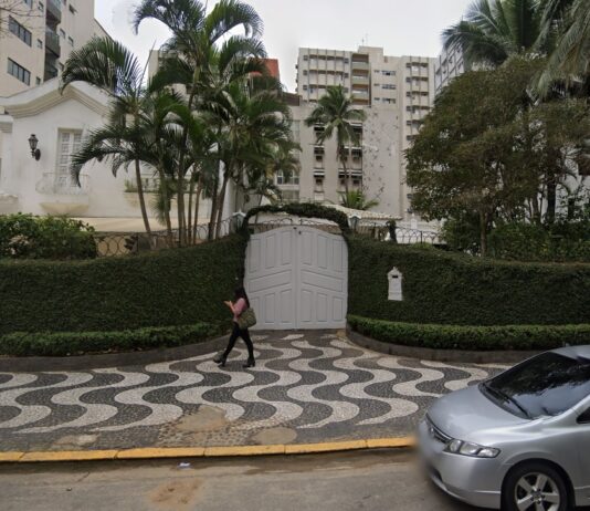 Mansão conhecida como “Casa Branca” é demolida no bairro Aparecida, em Santos