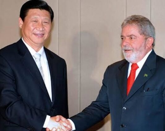 Lula celebra apoio chinês à quebra de patentes de vacinas contra Covid: “Gesto histórico”