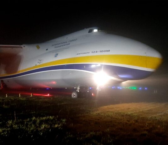 Avião com 60 toneladas de carga do Ministério da Saúde sai da pista em Guarulhos