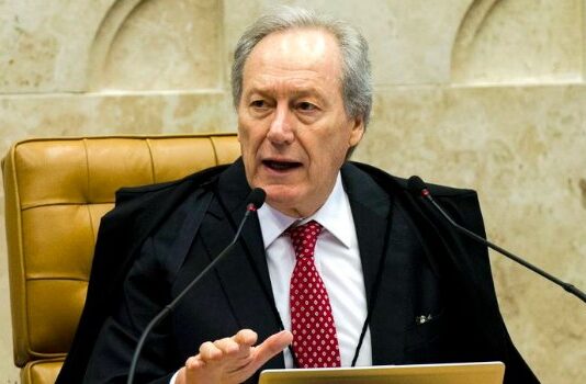 Gestores públicos podem ser punidos, caso atrasem segunda dose da vacina, decide Lewandowski