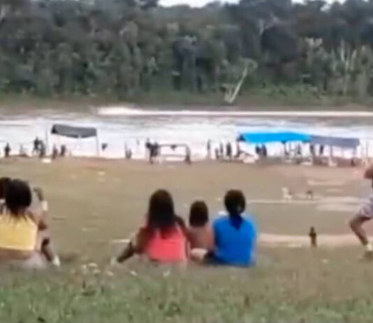 Garimpeiros atacam Yanomamis com tiros e bombas de gás; duas crianças indígenas, de 1 e 5 anos, já morreram