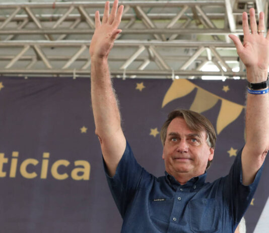Bolsonaro pagou R$ 96,1 mi em camisinhas femininas à empresa que negociou Covaxin