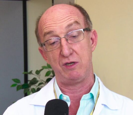 Infectologista Marcos Caseiro se filia ao PT em cerimônia com várias lideranças nacionais e locais