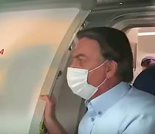 Bolsonaro diz que vetará projeto de lei que cria passaporte sanitário