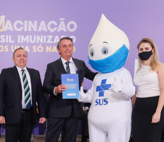Bolsonaro não comprou vacina por metade do preço vendido aos EUA e Reino Unido