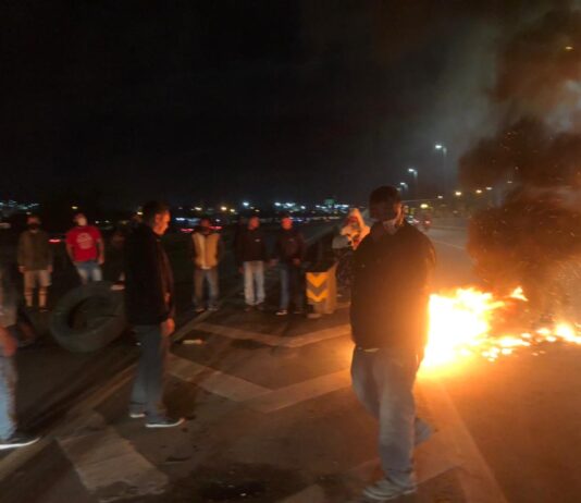 Famílias protestam contra despejo de suas casas no Jardim São Manoel, em Santos