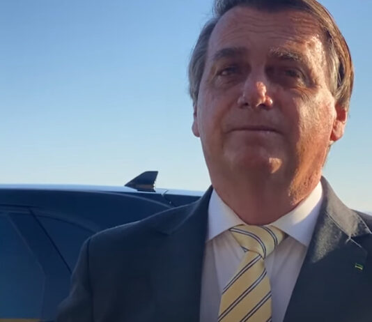 Bolsonaro é internado no Hospital das Forças Armadas com crise de soluço e dores abdominais