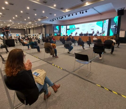 Primeiro dia da Expo Retomada recebe mais de 800 visitantes no Santos Convention Center