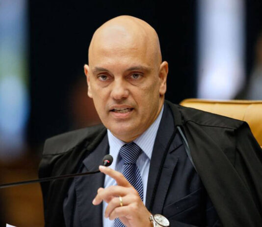 Provas compartilhadas por Alexandre de Moraes podem levar à cassação de Bolsonaro e Mourão