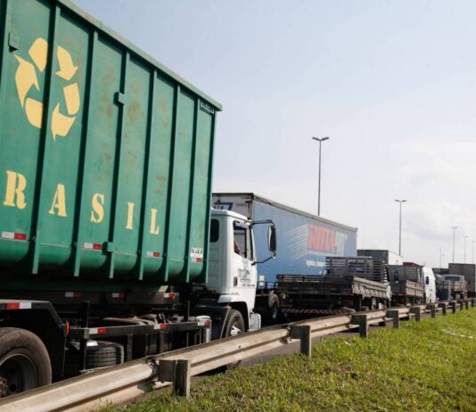 Para cobrar Jair Bolsonaro, caminhoneiros anunciam nova ameaça de greve nacional