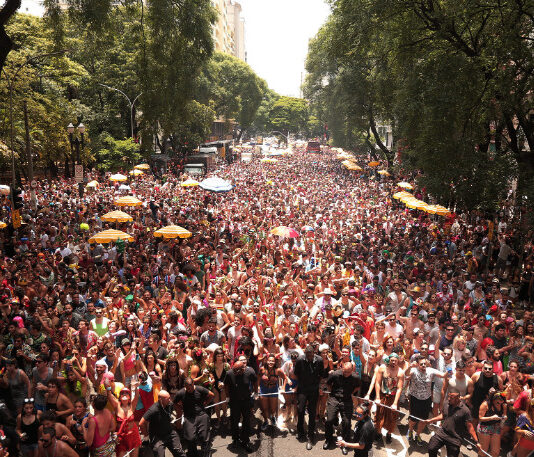 Apesar da pandemia da Covid-19, prefeito de São Paulo anuncia que pode ter Réveillon e Carnaval