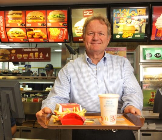 Maior franquia do McDonald’s do mundo é investigada por assédio e racismo no Brasil