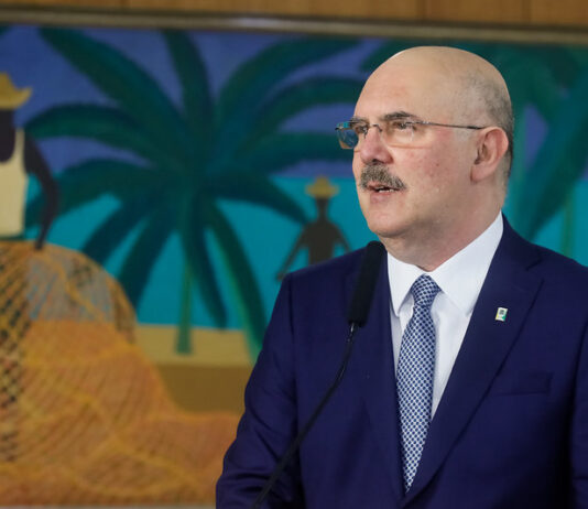 Desembargador manda soltar ex-ministro e pastor santista Milton Ribeiro