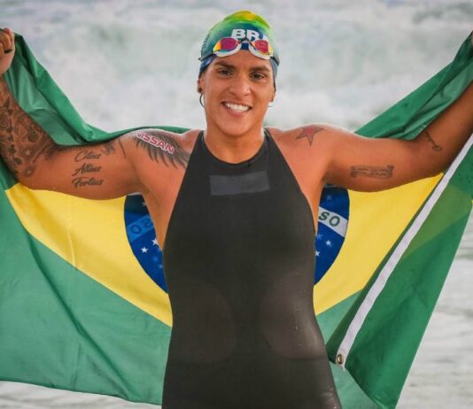 Ana Marcela Cunha, da Unisanta, é ouro na maratona aquática; mulheres brilham em Tóquio