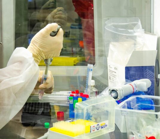Pandemia: Instituto Butantan identifica primeiro caso da variante Ômicron XE no Brasil