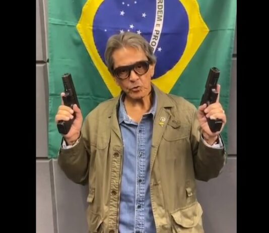 Polícia Federal prende ex-deputado Roberto Jefferson no interior do Rio de Janeiro