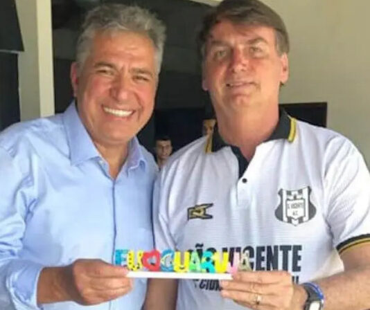 Prefeito de Guarujá é preso pela Polícia Federal e levado em camburão
