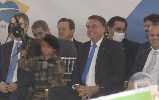 ONU repreende Bolsonaro por foto de criança com arma para “promover agenda política”