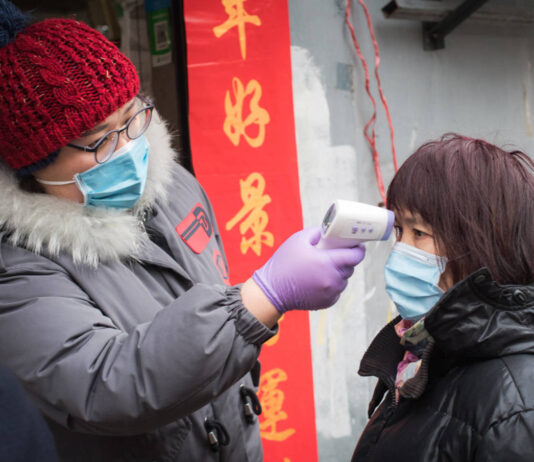 Alerta: China tem novo surto de Covid-19; governo cancela voos e adota lockdown