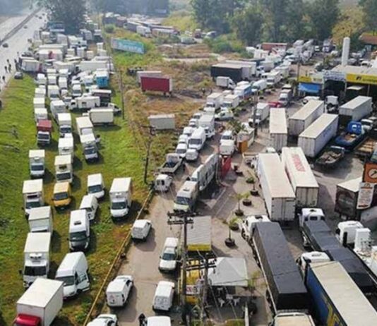 Caminhoneiros da Baixada Santista anunciam adesão à greve nacional na segunda