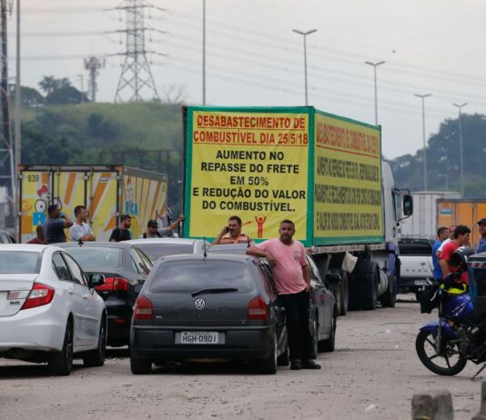 Governo Bolsonaro desmarca reunião com caminhoneiros: “Encomendando a greve”
