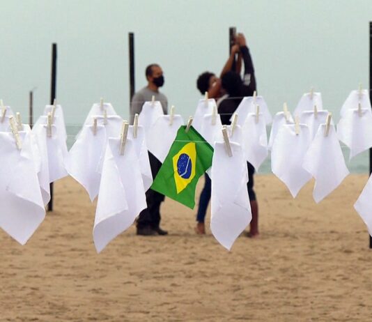 Covid-19: Sob a condução de Jair Bolsonaro, Brasil ultrapassa marca de 600 mil mortes