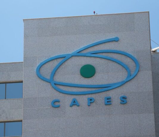 Desmonte na pesquisa: cientistas da engenharia renunciam a cargos na Capes