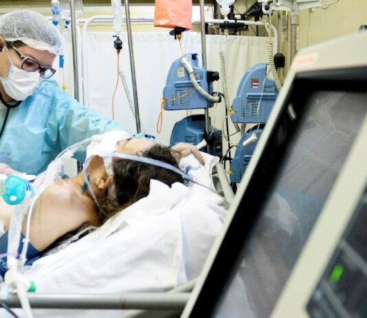 Crescem casos de Covid no Brasil e país pode ter explosão como a Europa, dizem especialistas