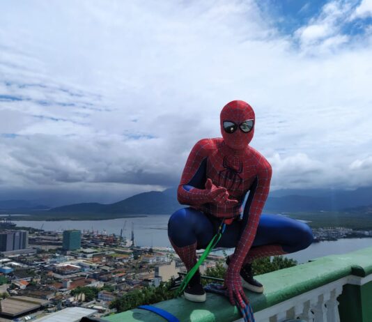 Homem-Aranha descerá 33 metros do prédio do Cine Roxy na noite do lançamento do filme