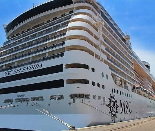 MSC Splendida também suspende viagem e volta a Santos com 70 contaminados