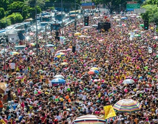 Vai ter Carnaval? Após Ômicron, Butantan identifica mutação da variante Delta