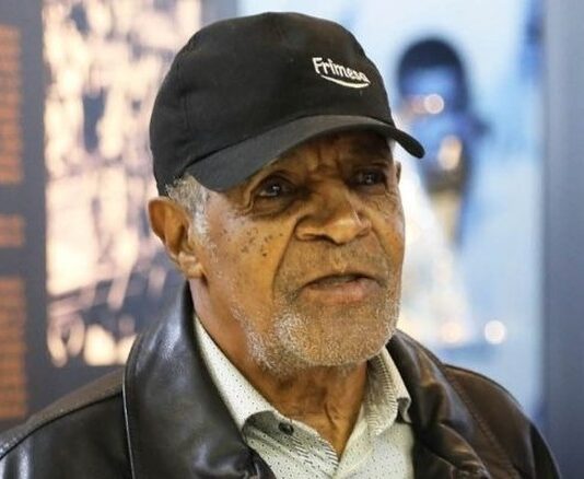 Morre o jogador Dorval, do lendário ataque do Santos campeão do mundo